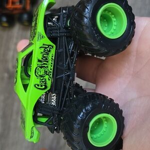 MONSTER JAM GAS MONKEY GARAGE DIECAST MONSTER TRUCK